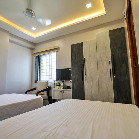 Hotel Ceasta, Beside Us Consulate Hyderabad, Gachibowli Gundipet エクステリア 写真