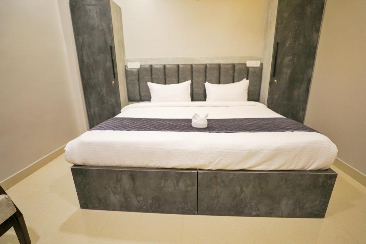 Hotel Ceasta, Beside Us Consulate Hyderabad, Gachibowli Gundipet エクステリア 写真