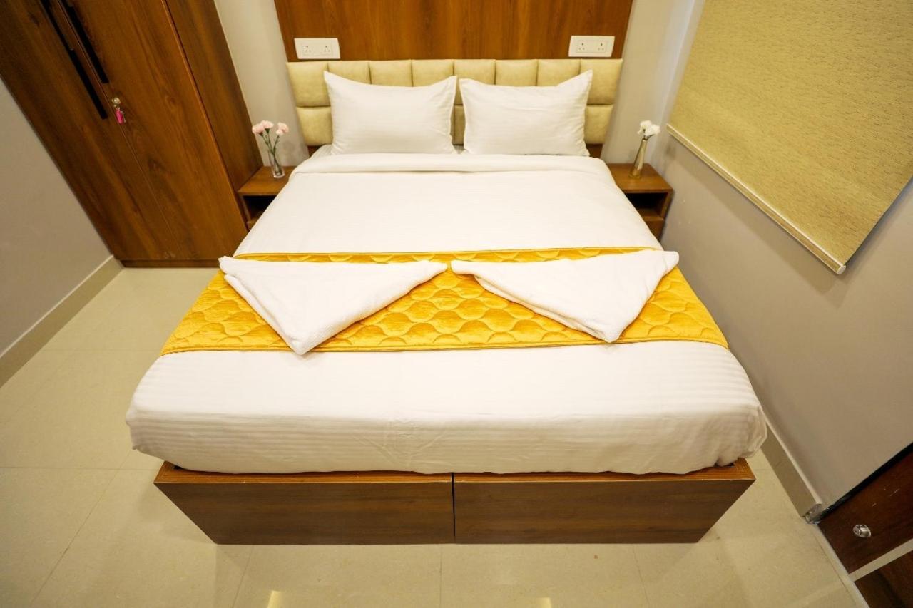 Hotel Ceasta, Beside Us Consulate Hyderabad, Gachibowli Gundipet エクステリア 写真