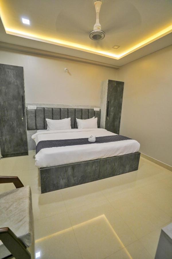 Hotel Ceasta, Beside Us Consulate Hyderabad, Gachibowli Gundipet エクステリア 写真