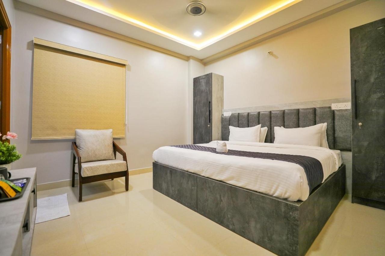 Hotel Ceasta, Beside Us Consulate Hyderabad, Gachibowli Gundipet エクステリア 写真