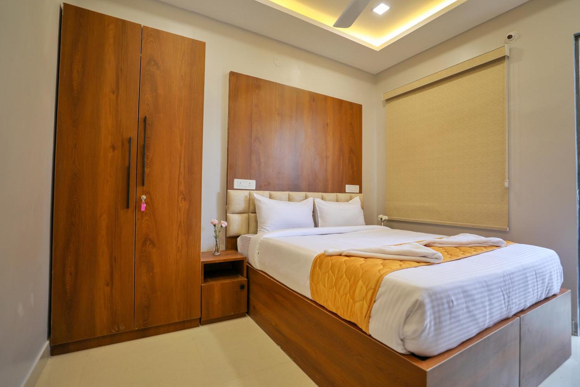 Hotel Ceasta, Beside Us Consulate Hyderabad, Gachibowli Gundipet エクステリア 写真
